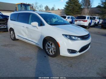  Salvage Chrysler Pacifica