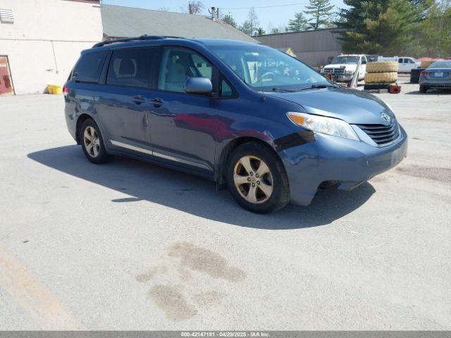  Salvage Toyota Sienna