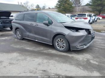  Salvage Toyota Sienna