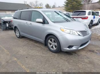  Salvage Toyota Sienna