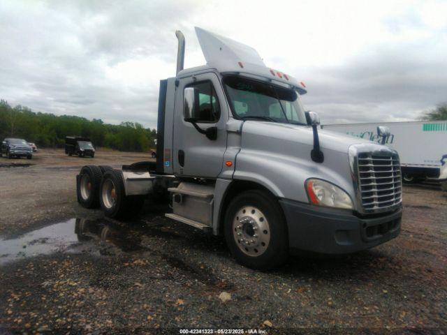 Salvage Freightliner Cascadia 125