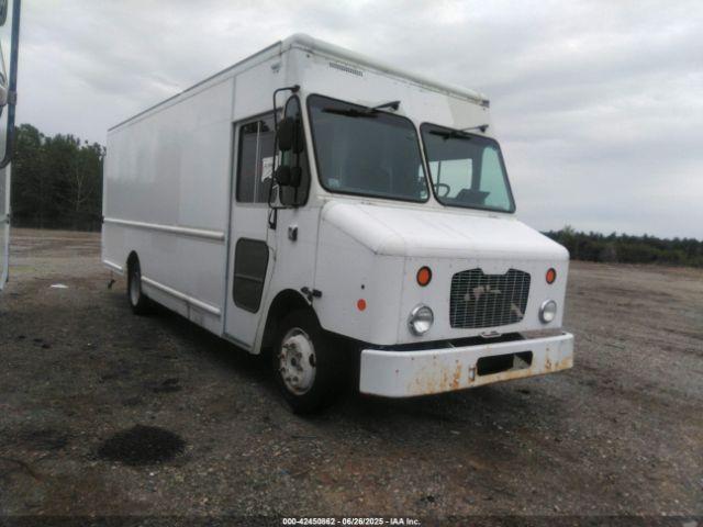  Salvage Freightliner Chassis