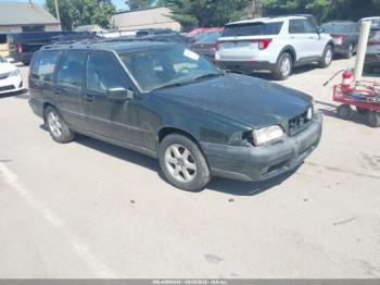  Salvage Volvo V70