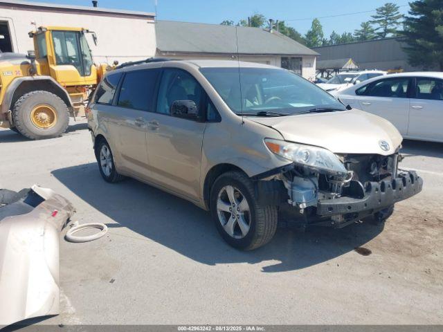  Salvage Toyota Sienna