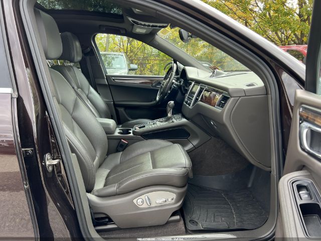 Porsche Macan S Image 6