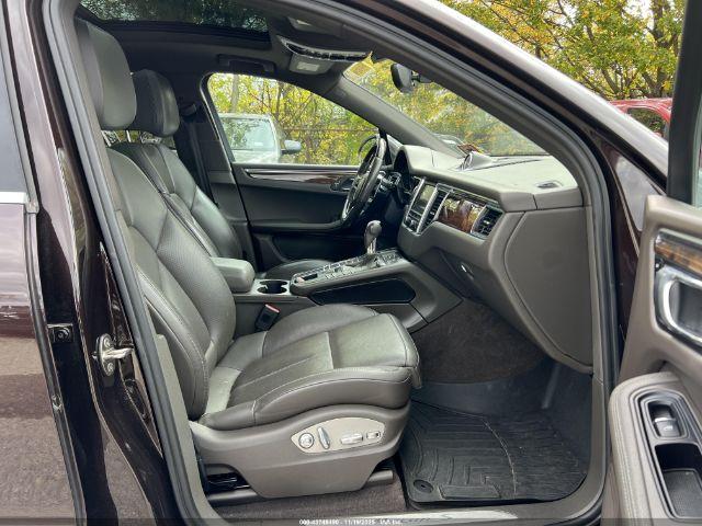 Porsche Macan S Image 6