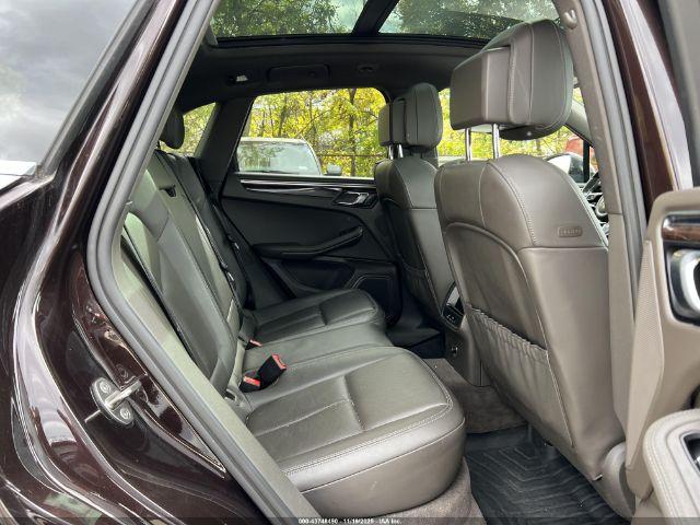 Porsche Macan S Image 8