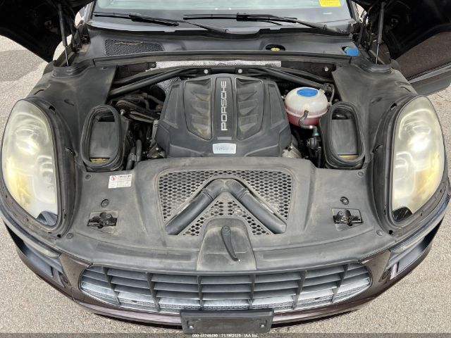 Porsche Macan S Image 10