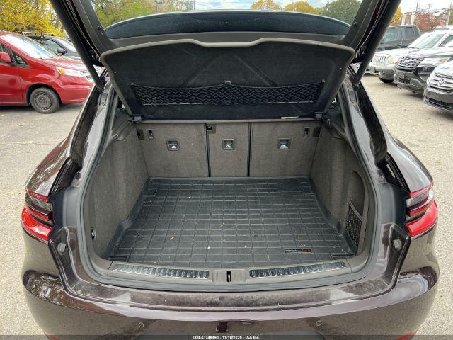 Porsche Macan S Image 12