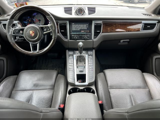 Porsche Macan S Image 2
