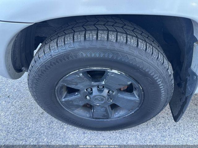 Toyota Tacoma Prerunner V6 Image 2