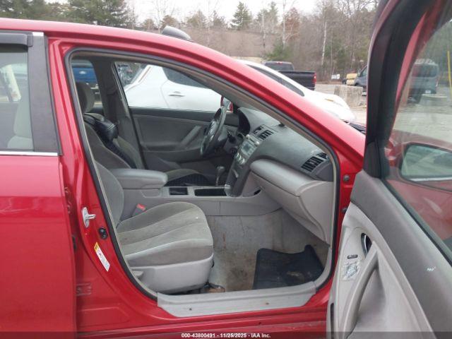 Toyota Camry Le Image 4