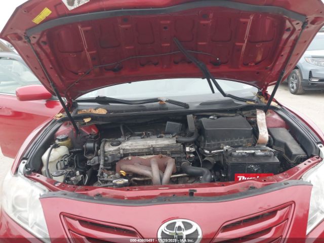 Toyota Camry Le Image 10