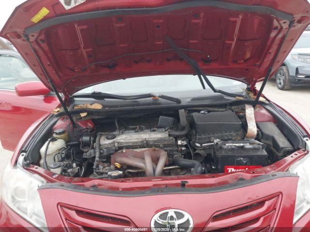 Toyota Camry Le Image 10