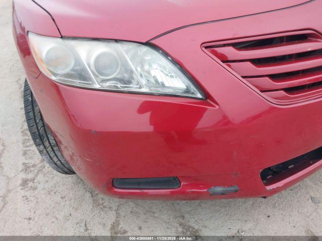 Toyota Camry Le Image 11