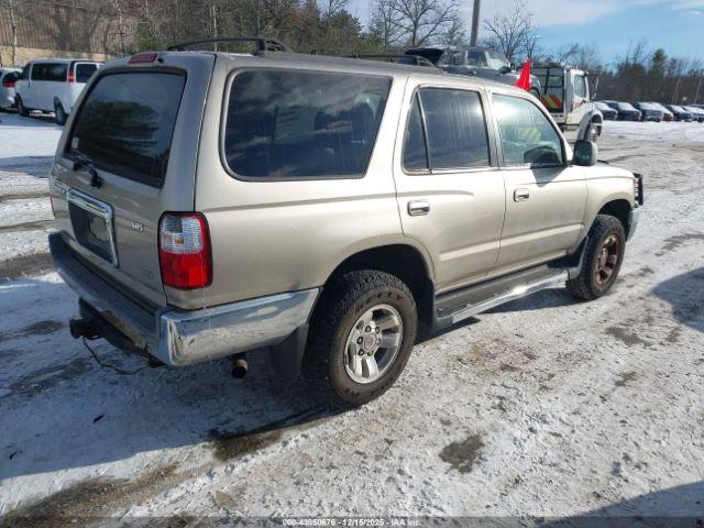 Toyota 4Runner Sr5 V6 Image 4