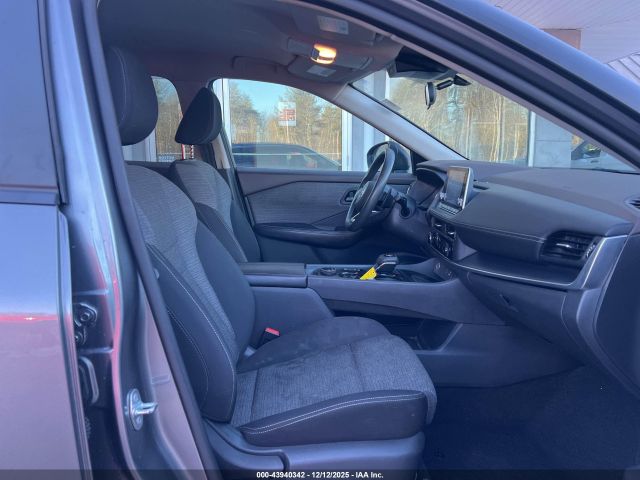 Nissan Rogue S Intelligent Awd Image 8