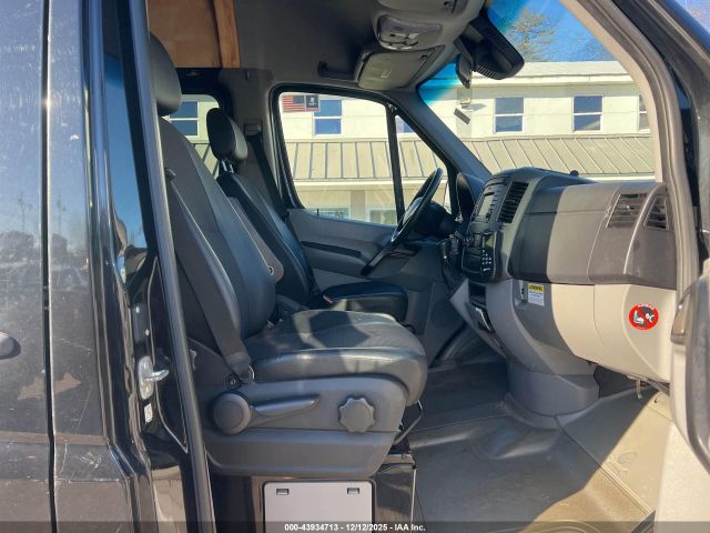 Mercedes-Benz Sprinter 2500 Normal Roof Image 9