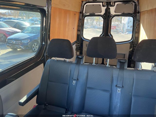 Mercedes-Benz Sprinter 2500 Normal Roof Image 8