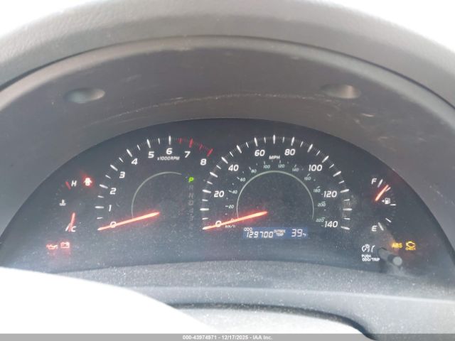 Toyota Camry Le Image 3