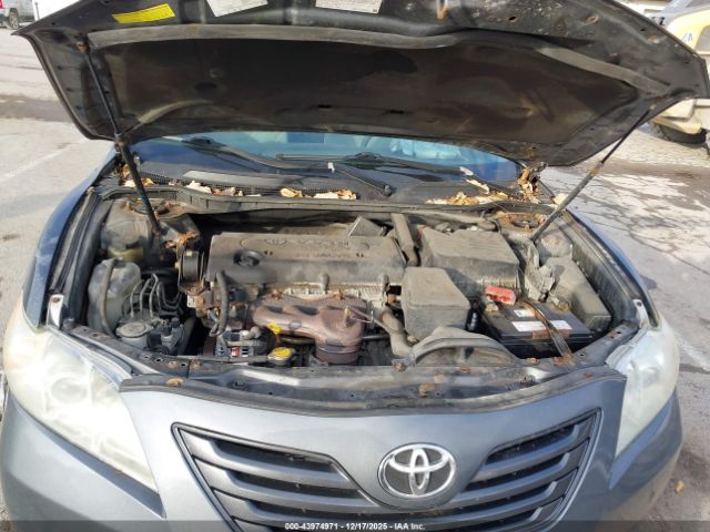 Toyota Camry Le Image 4