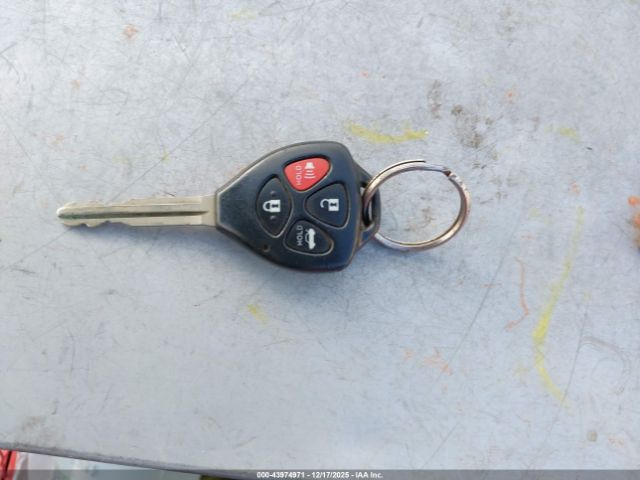 Toyota Camry Le Image 6