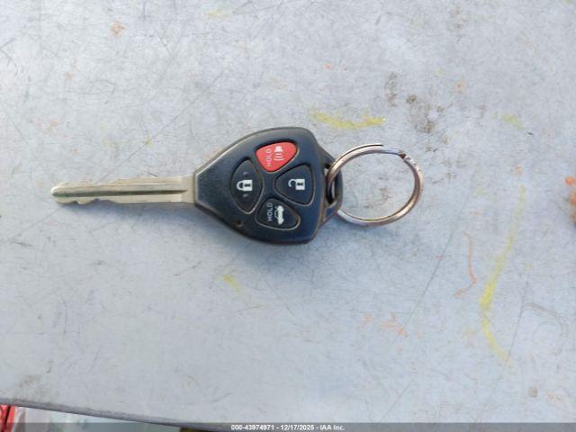 Toyota Camry Le Image 6