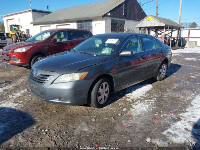 Toyota Camry Le Image 2