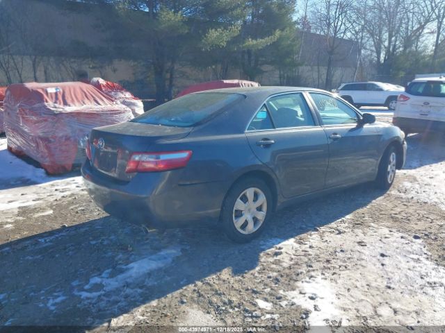 Toyota Camry Le Image 11