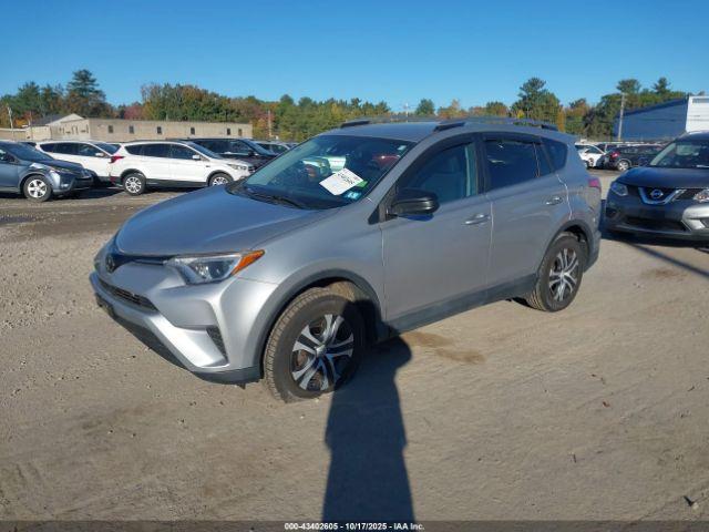 Toyota RAV4 Le Image 3