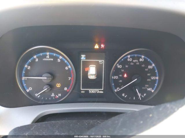 Toyota RAV4 Le Image 15