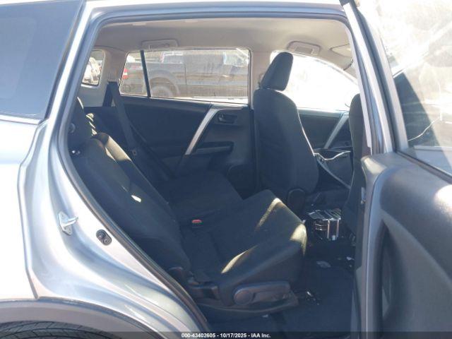 Toyota RAV4 Le Image 11