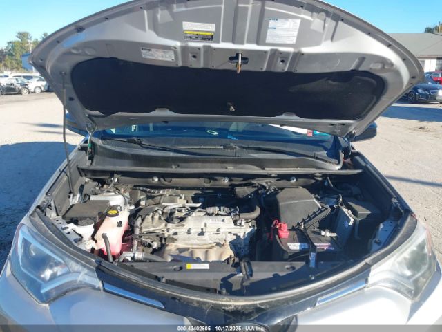 Toyota RAV4 Le Image 12