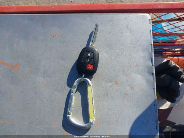 Toyota RAV4 Le Image 10