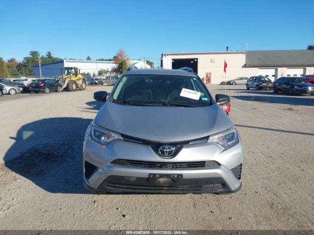 Toyota RAV4 Le Image 5