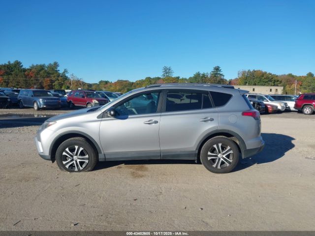 Toyota RAV4 Le Image 8