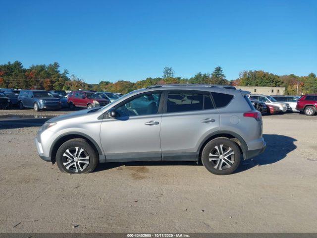 Toyota RAV4 Le Image 8