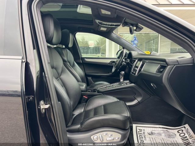 Porsche Macan Turbo Image 5