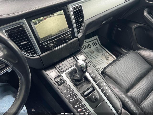 Porsche Macan Turbo Image 3