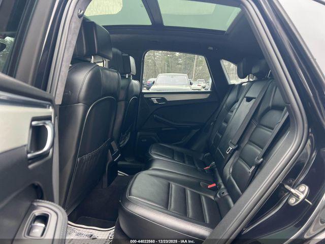 Porsche Macan Turbo Image 6