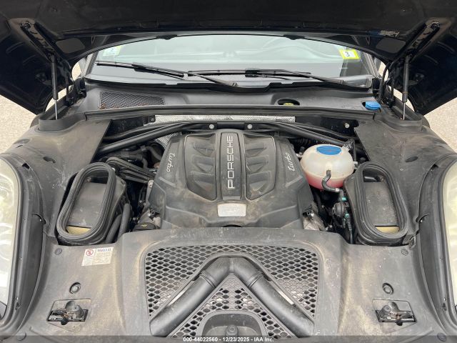 Porsche Macan Turbo Image 8