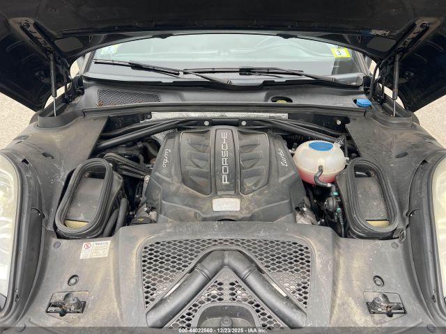 Porsche Macan Turbo Image 8