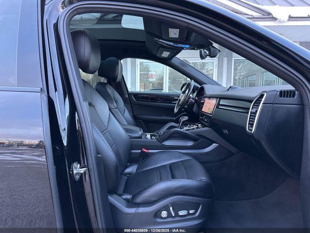 Porsche Cayenne Coupe Image 3