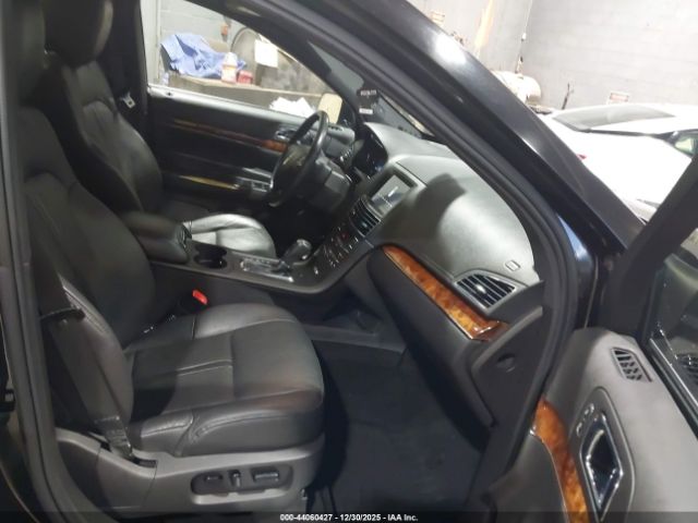 Lincoln MKT Livery Image 11