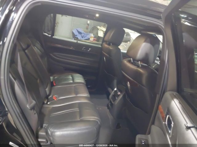 Lincoln MKT Livery Image 9