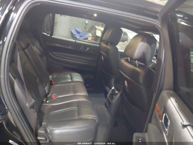 Lincoln MKT Livery Image 9