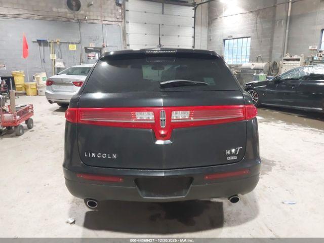 Lincoln MKT Livery Image 12