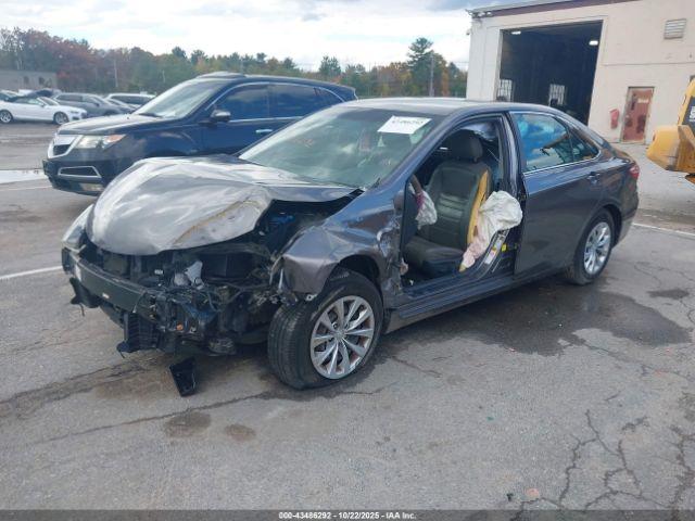 Toyota Camry Le Image 3