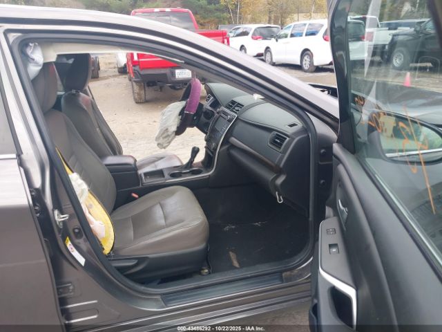 Toyota Camry Le Image 8