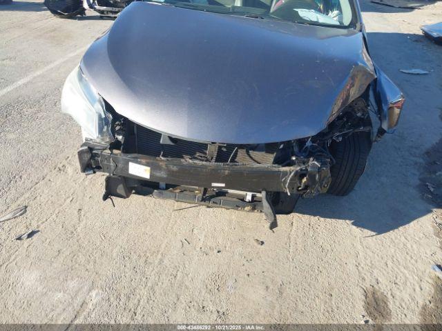 Toyota Camry Le Image 7